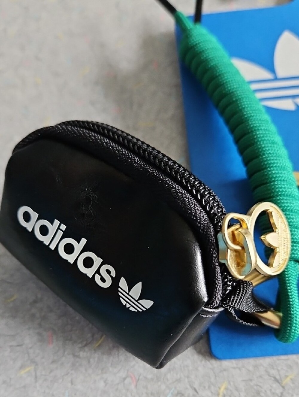ADIDAS KEY CHAIN - Picture 3 of 12